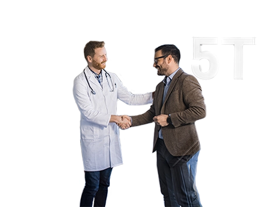 Médico e paciente a dar um aperto de mão
